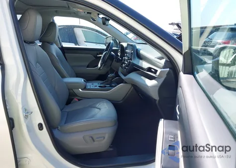 2021 Toyota Highlander Xle z USA, uszkodzony, nr VIN 5TDGZRAH8MS063217